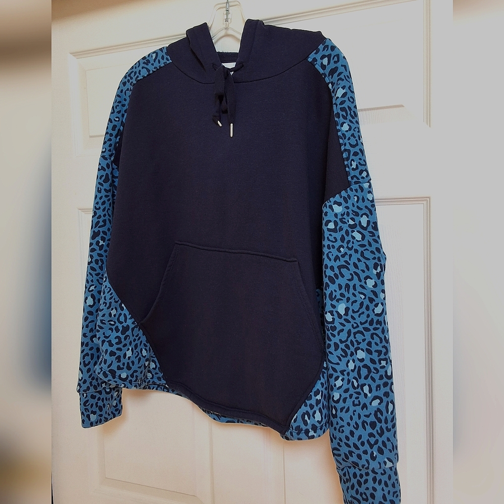 Time & Tru, XL (16-18), Woman's Dark Navy Blue Animal Print Hoodie